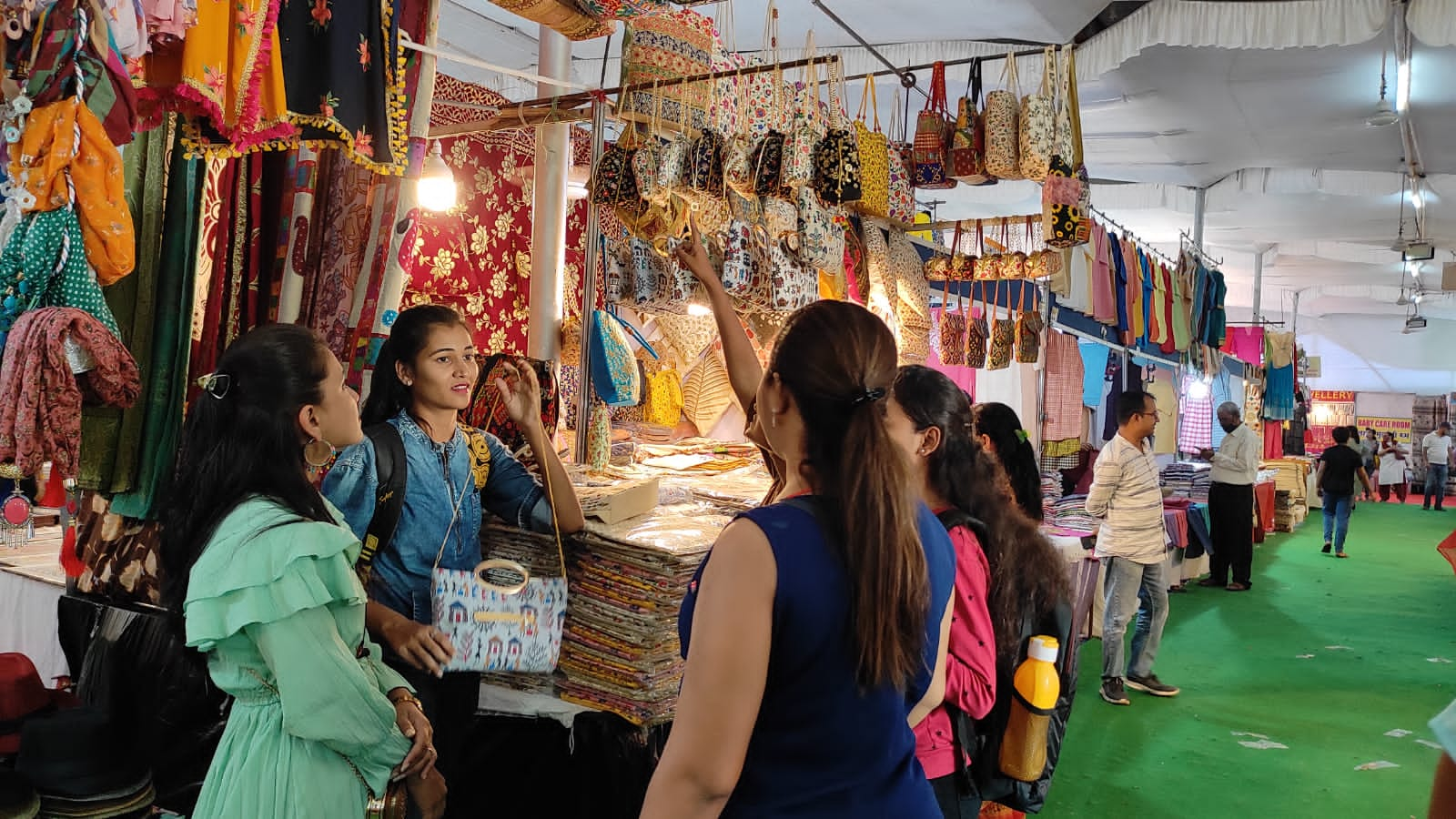 Educational Tour Of B.Sc. Fashion Design Students To Sahara Cotton & Silk Expo